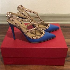 SOLD🔥 Valentino Rockstud Pumps